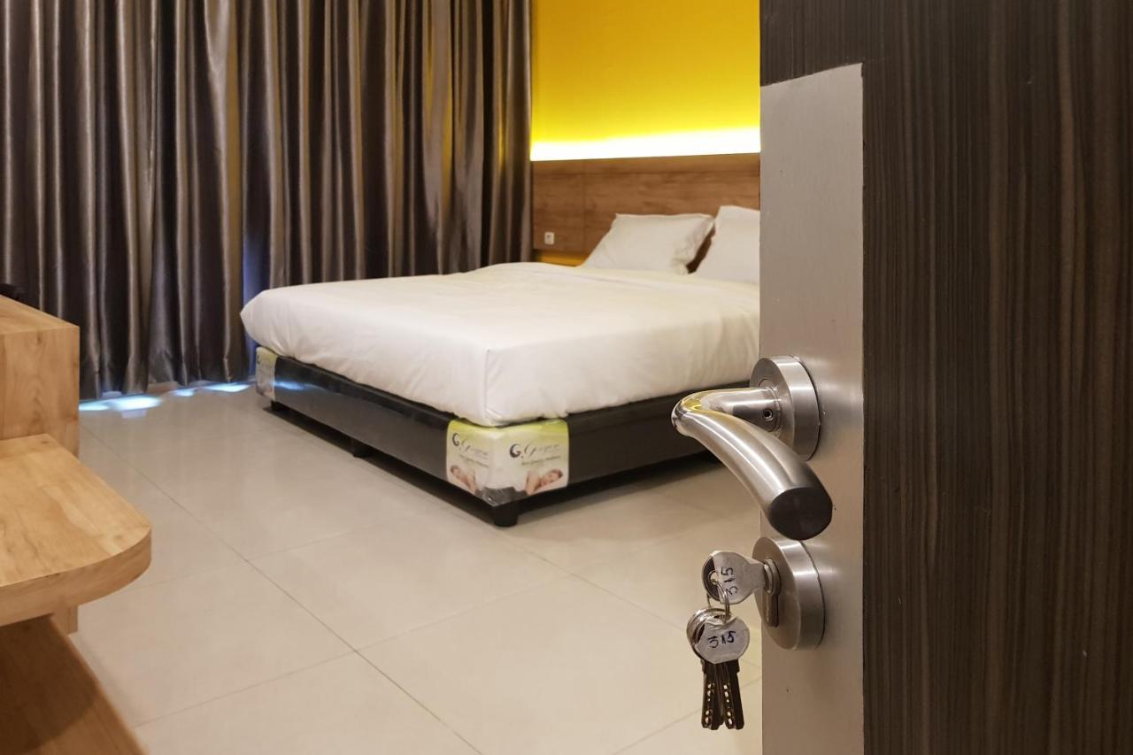 OYO 90015 Platinum Guest House Medan Extérieur photo