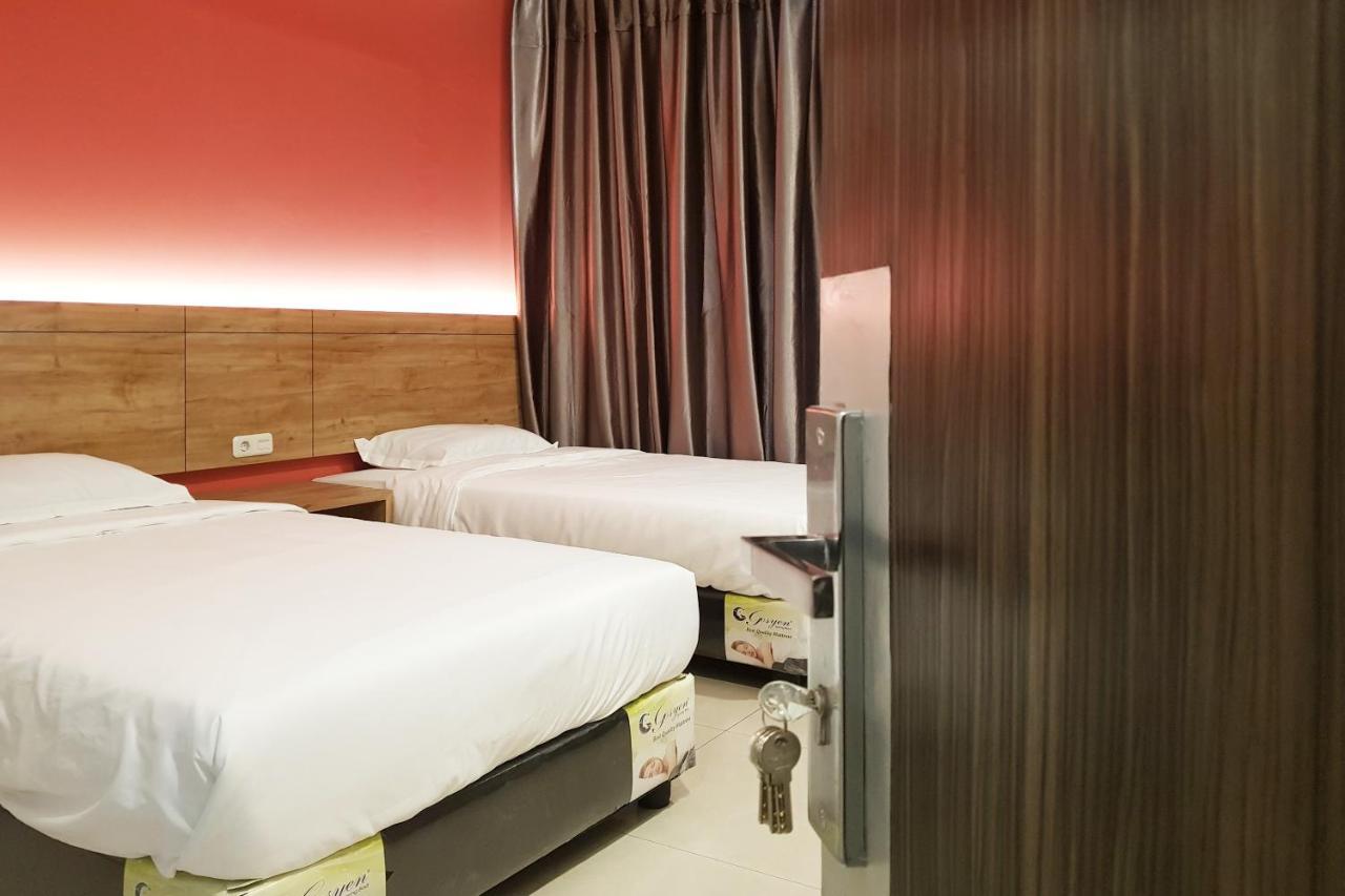 OYO 90015 Platinum Guest House Medan Extérieur photo