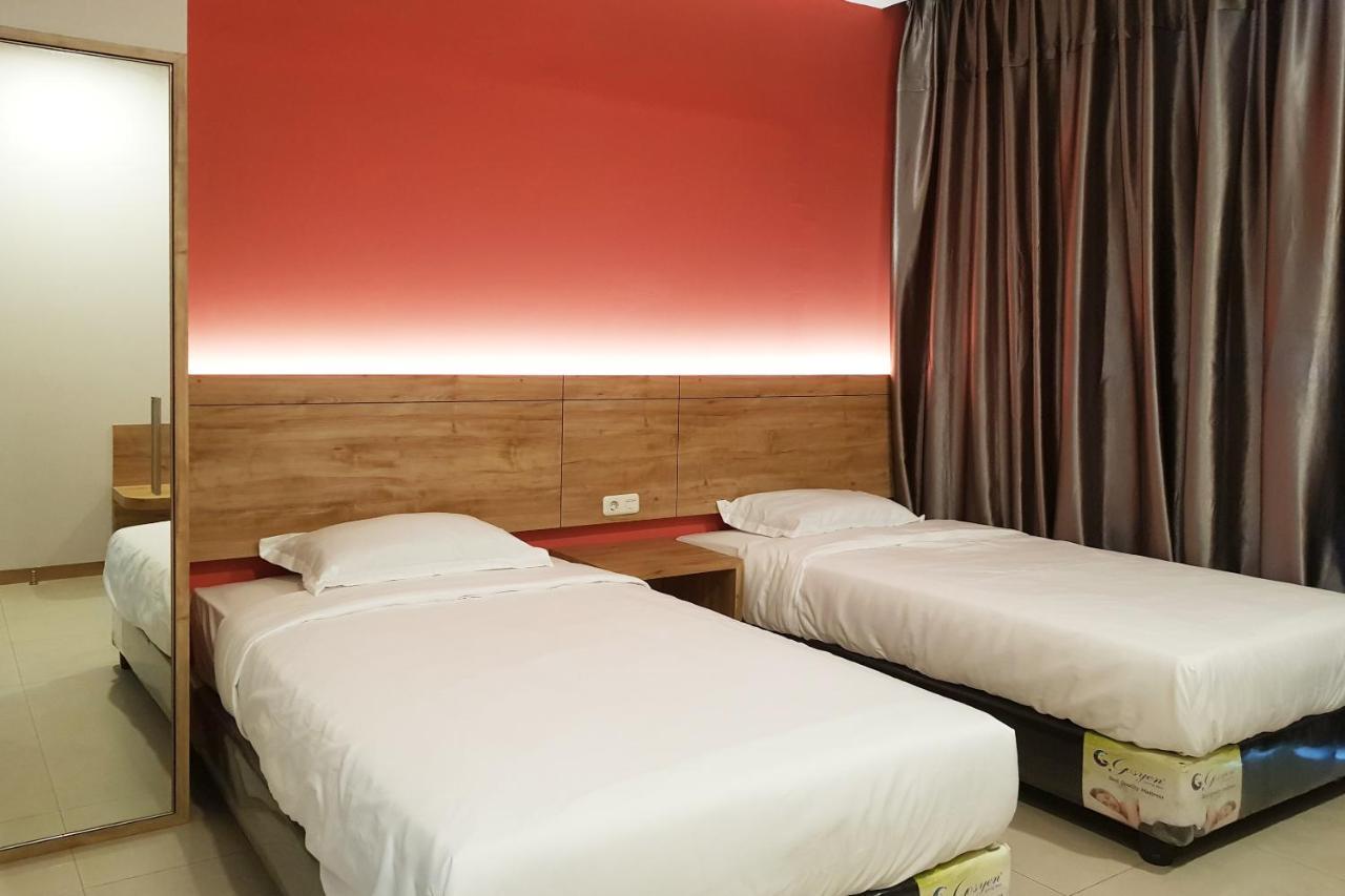 OYO 90015 Platinum Guest House Medan Extérieur photo