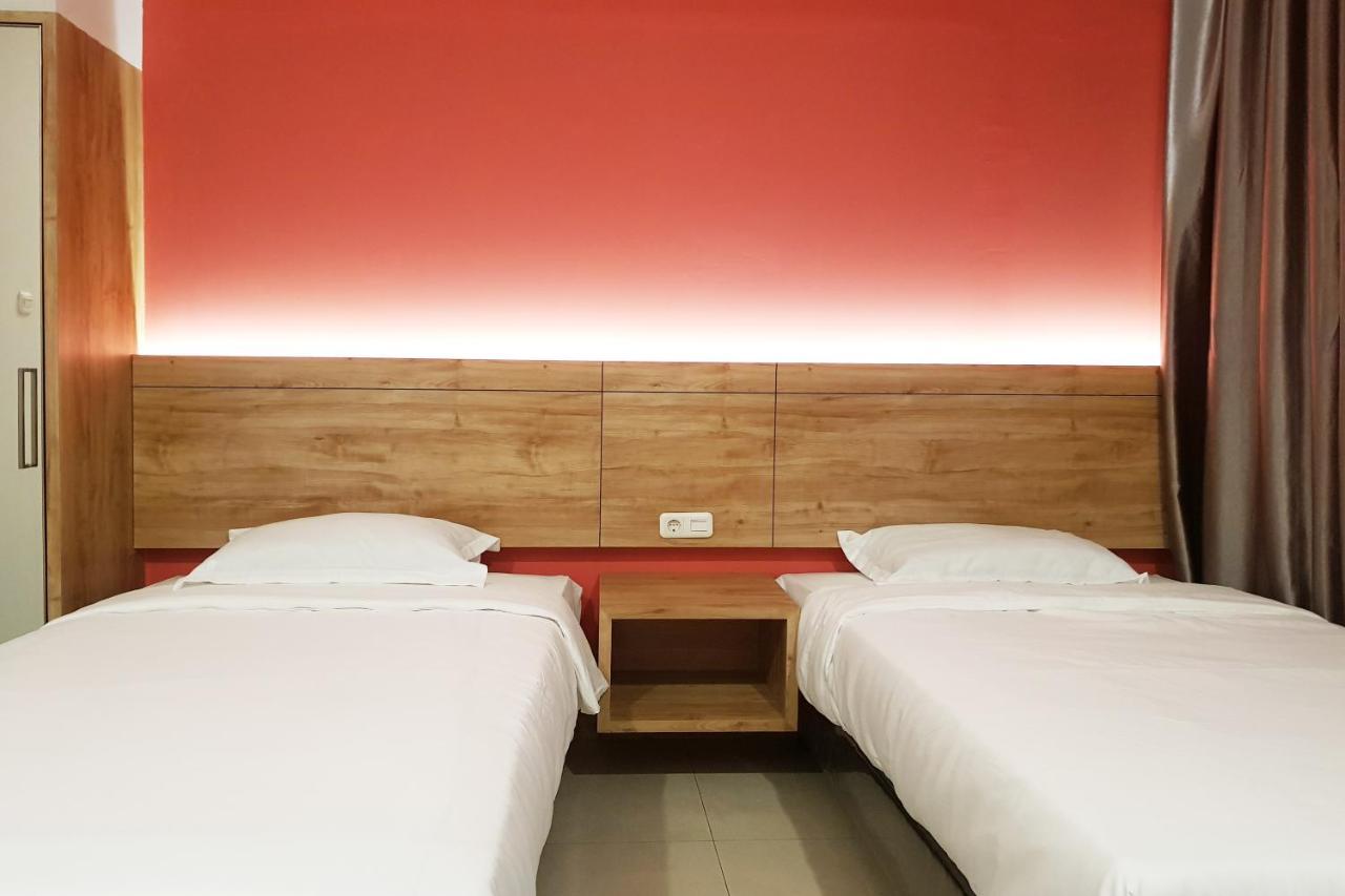 OYO 90015 Platinum Guest House Medan Extérieur photo