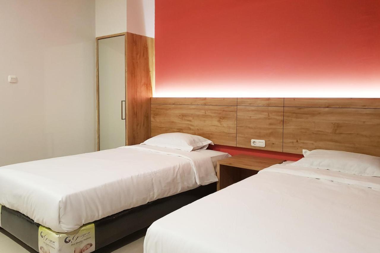 OYO 90015 Platinum Guest House Medan Extérieur photo